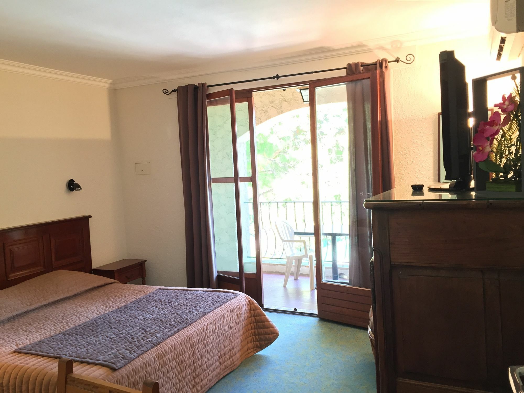 Castel Garoupe Hotell Antibes Exteriör bild